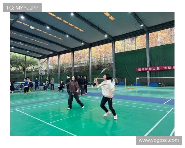 聚焦羽毛球战术解析：上海羽毛球队的竞技策略与训练方法探讨